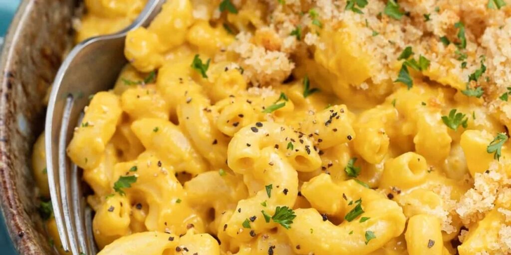 Close up photo of a bowl of mac and cheese